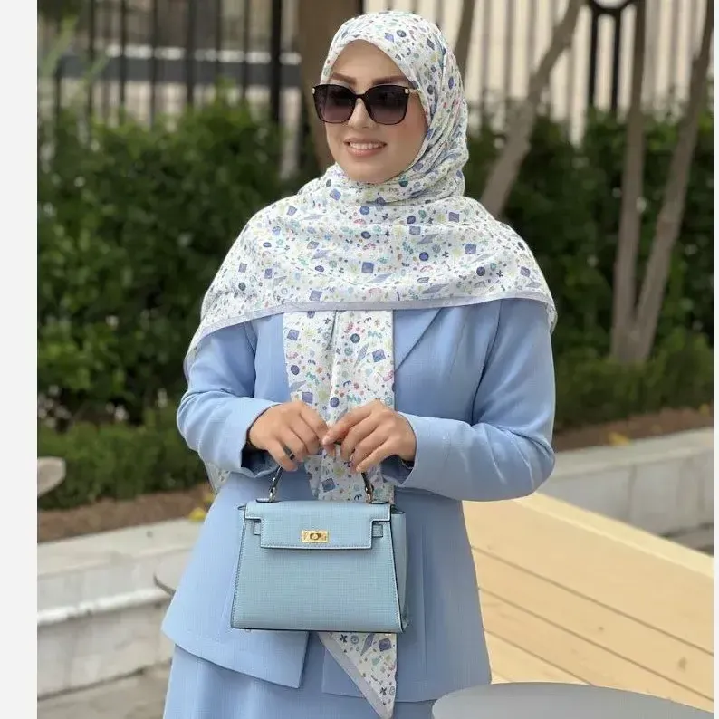 روسری نخ طرح ماهور سرمه ای اشکال هندسی ریز روزمره و مهمانی